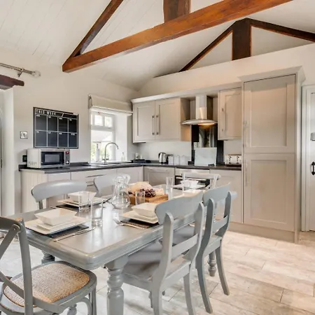 3 Bed In Richmond Oc-g0142